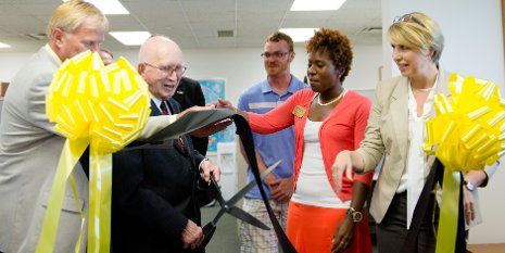 Frank Pavlis '38 cuts the ribbon opening the Pavlis Honors College named for him. 