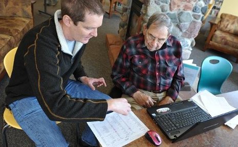 Computer Literacy 1 Chuck Wallace, at left, helps Bob Veeser use his computer.
