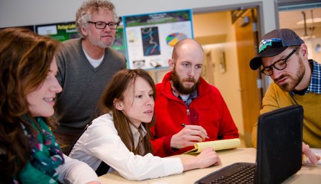 Graduate students who are learning how to communicate their science work on their news releases. From the left, Anika Kuczynski, Professor Alex Mayer (standing), Patricia Spellman, Brian Danhoff, Nicholas Bolton.