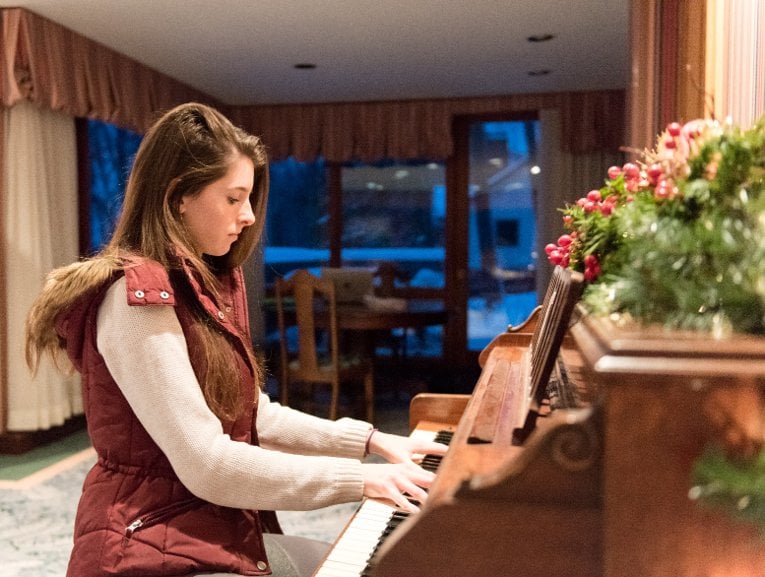 Sustainability House Rose Piano Rose Turner likes the freshly tuned piano. Another favorite? Eating breakfast in the great room, watching the lake as the sun rises.