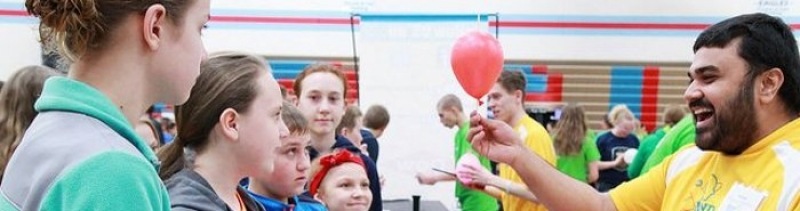 Mind Trekker event with everyone looking at a balloon.