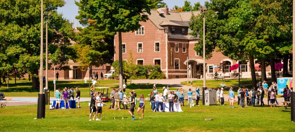 Students on Michigan Tech's Campus During Orientation