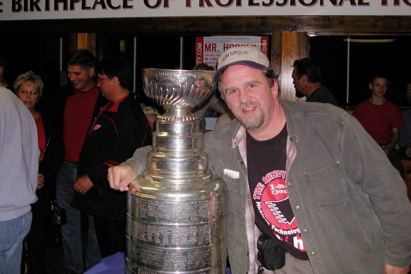 Larry Sutter in the Michigan Tech SDC with the Stanley Cup.