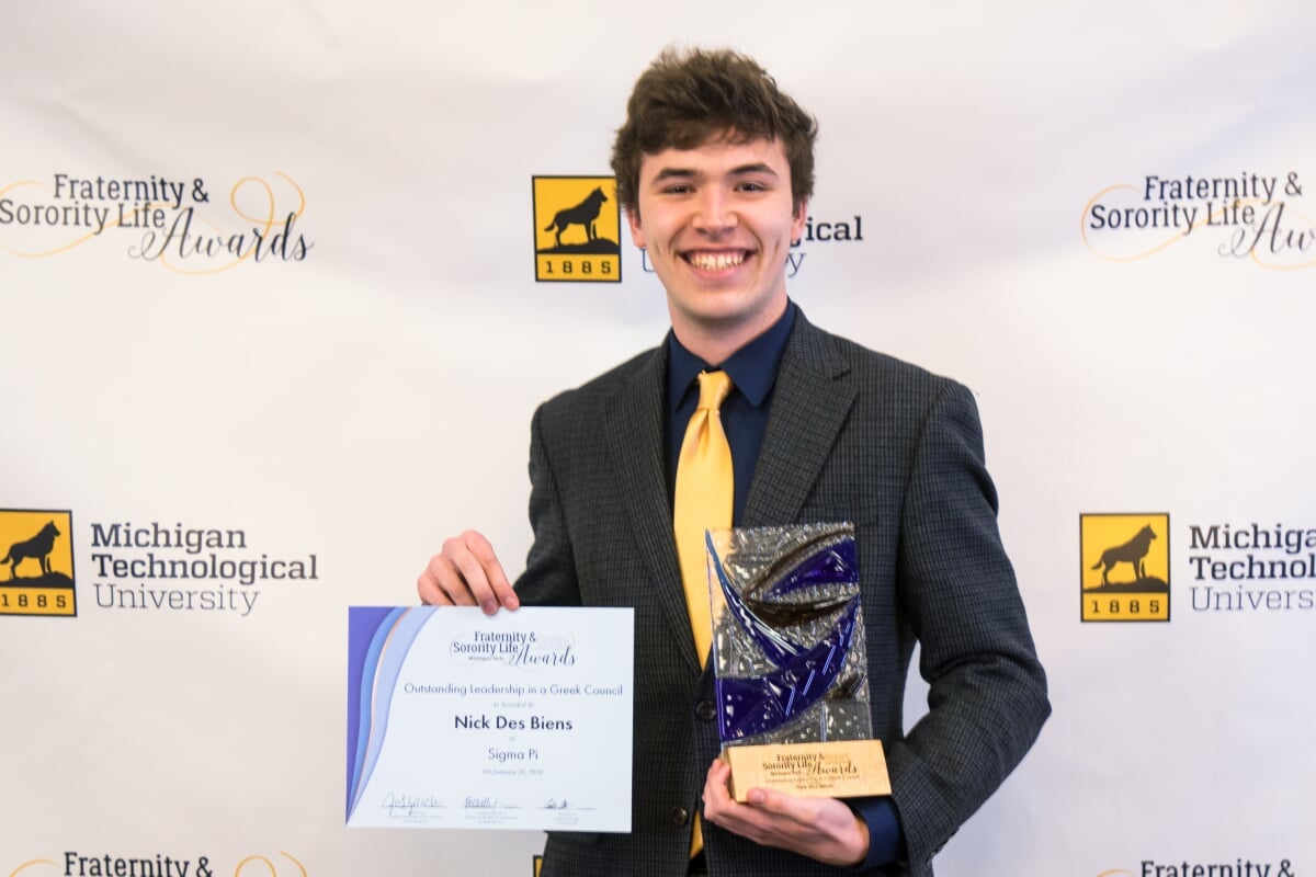 Headshot of Nick Des Biens