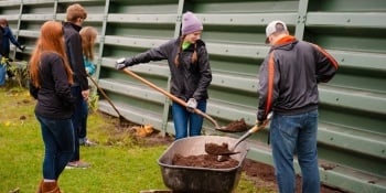 Volunteers cleaning at the Hougton Waterfront