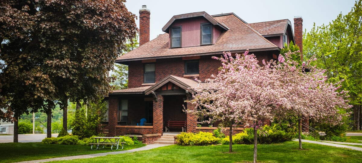 Alumni House at Michigan Tech in spring.