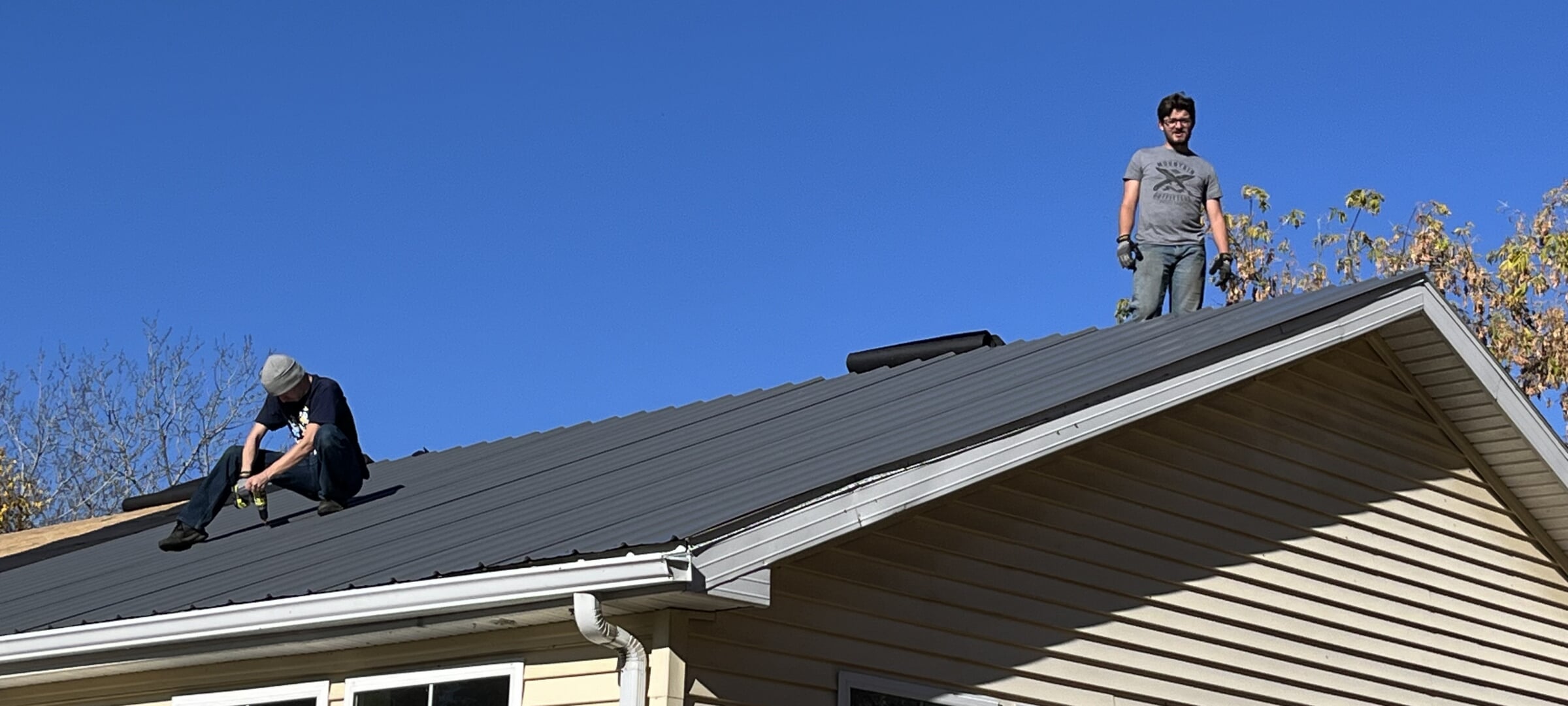 Thompson Scholars roofing a house.
