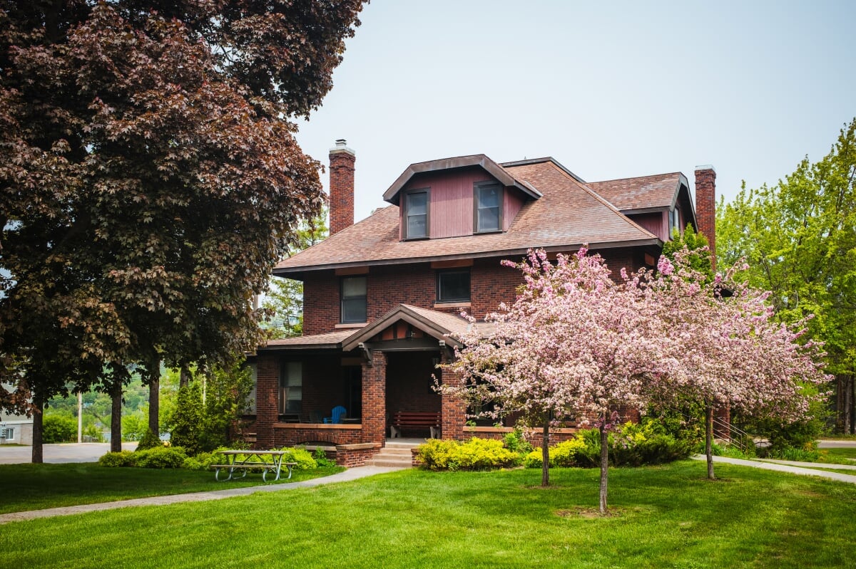 Alumni House at Michigan Tech in spring.