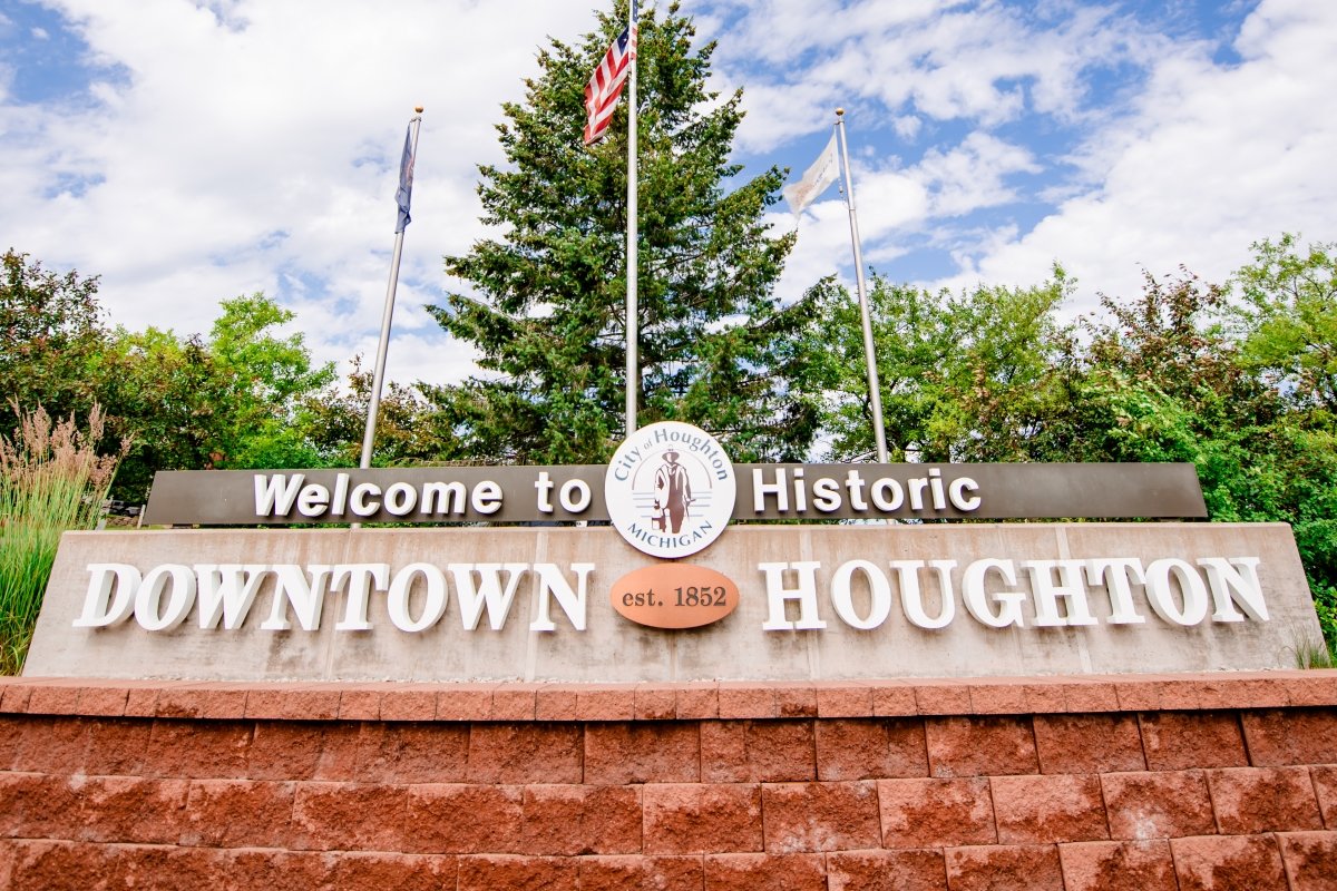 Welcome to Historic Downtown Houghton sign.