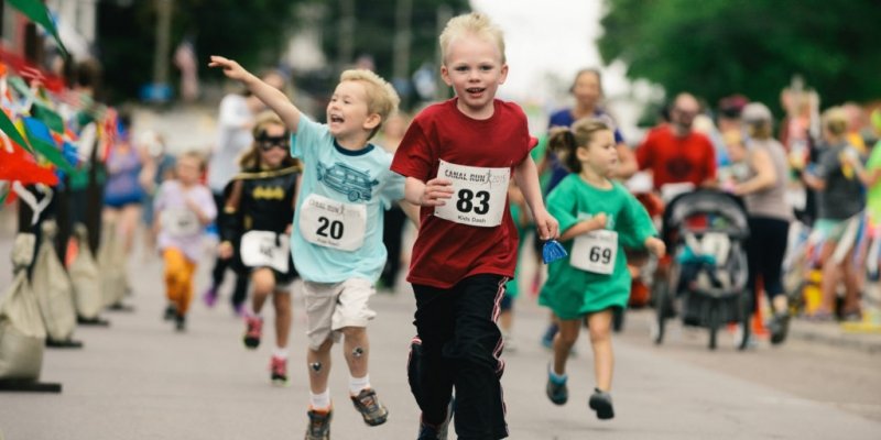Kids running.