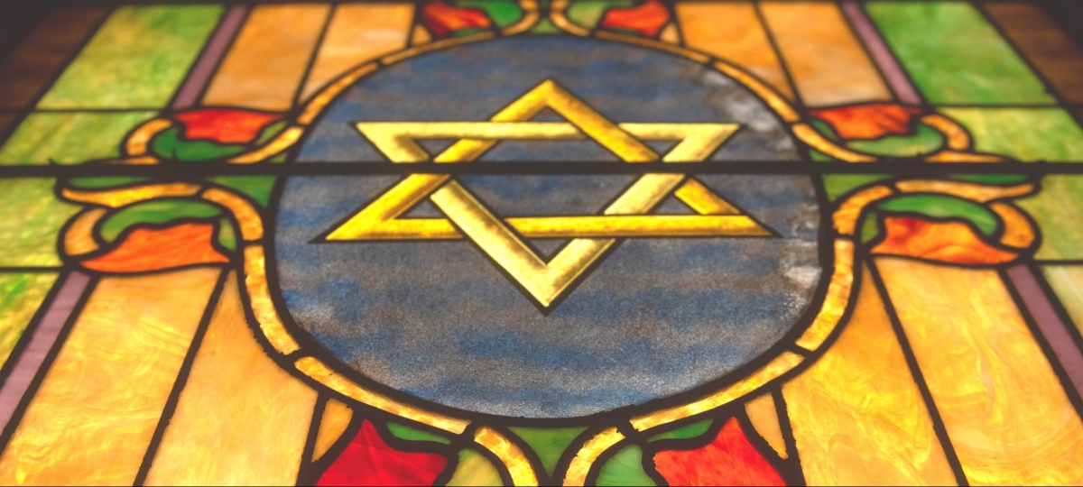 Temple Jacob stained glass window with golden Star of David inside a blue circle. 